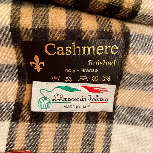 ✨NWOT Made in Italy Italian Plaid Fringe Scarf - Picture 3 of 3